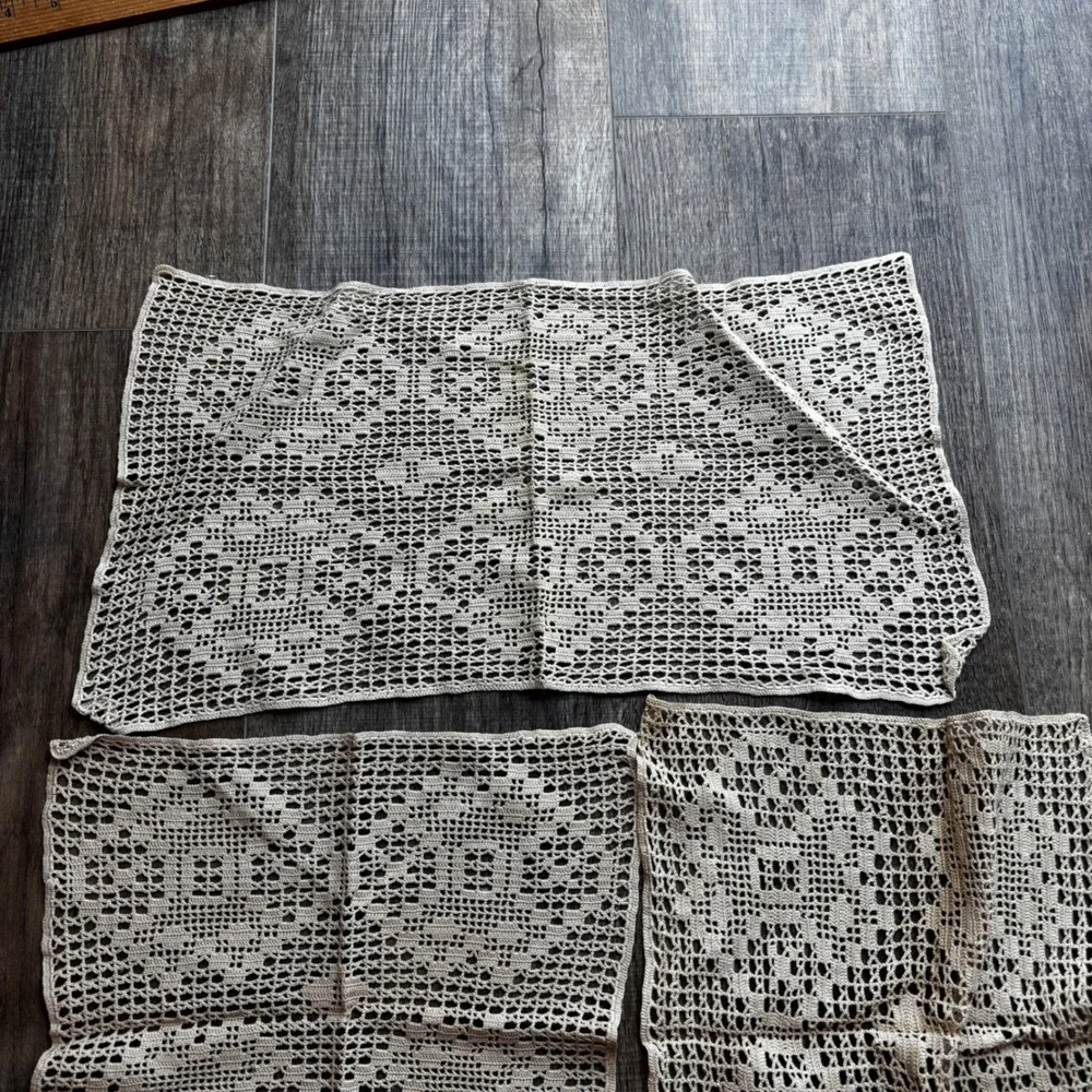 Vintage Handmade Crochet Lace‎ Doily Set Cream Ecru Dresser Scarf 3 Piece Lot